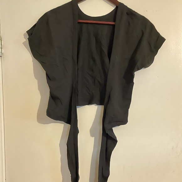 Lululemon It’s A Tie Reversible Shirt | Size 2 - Picture 4 of 4